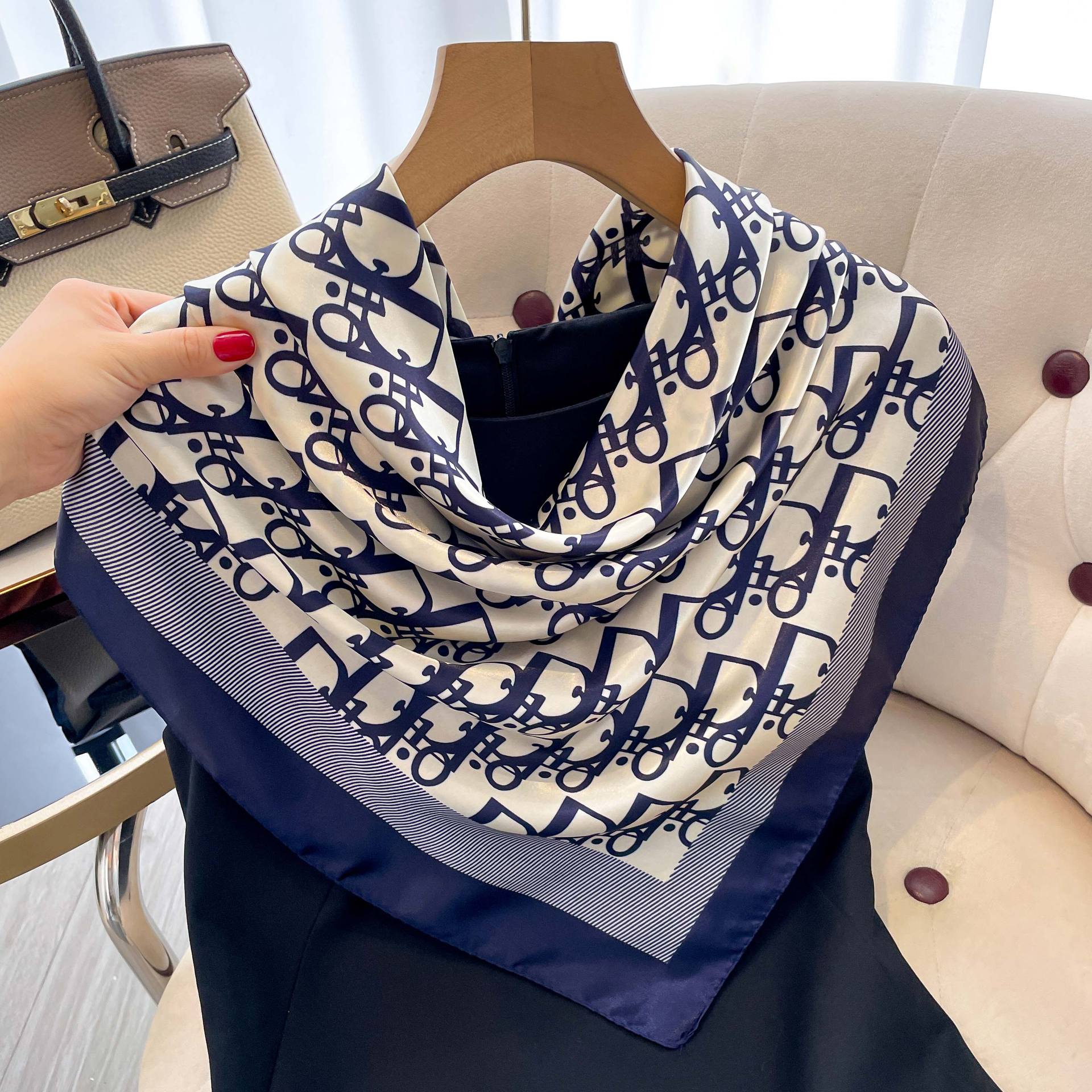1 Pcs 90cm Ladies' Silk Scarf  - Vintage Fashion Shop 评论和价格