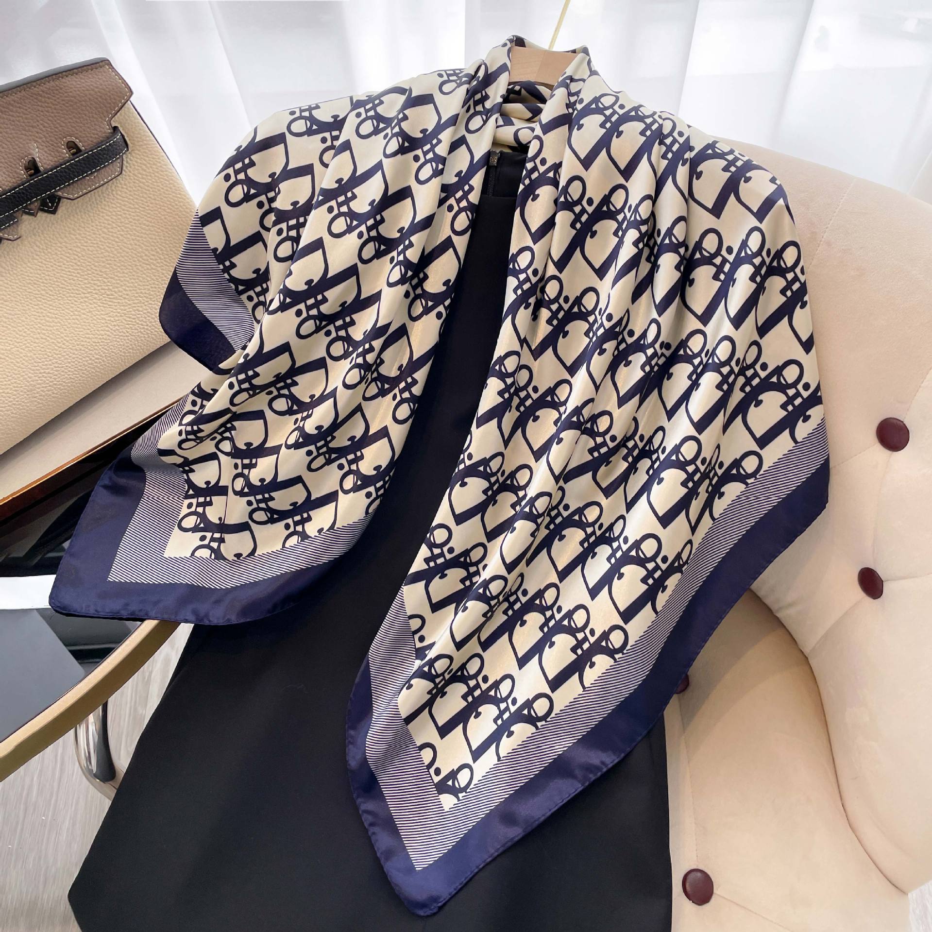 1 Pcs 90cm Ladies' Silk Scarf  - Vintage Fashion Shop 评论和价格